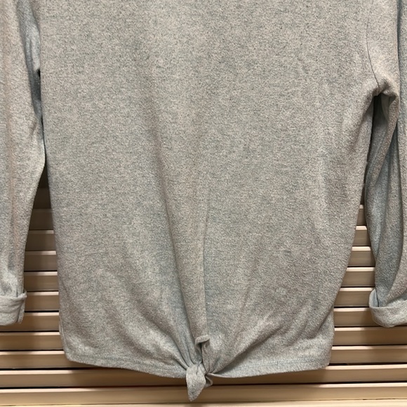 Old Navy Sweatshirt in Green - Picture 5 of 11